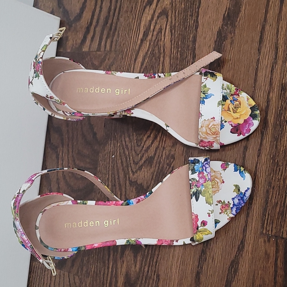 Madden Girl Beella Floral Heels size 7 (worn 2x only) gold hardware